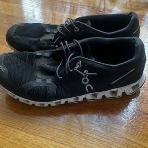 Black and white On sneakers size 9.5